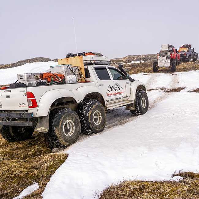 Alubox.com Expeditions 7 to Greenland, ekspeditions kasser_6x6 on rocks and snow